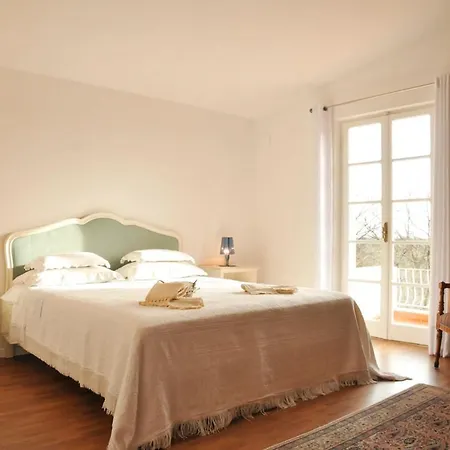 Villa Colombiera-molicciara Sleeps 10 With Pool And Wifi Nicola