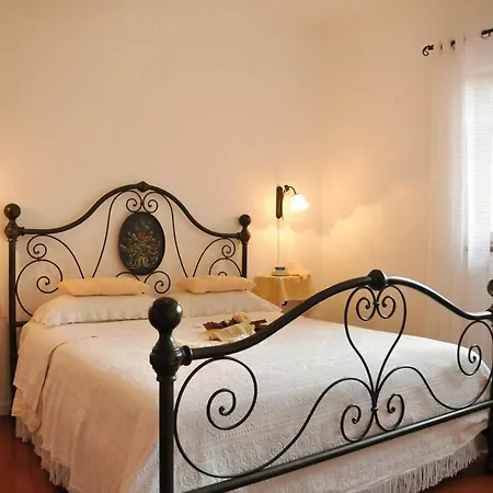 Colombiera-molicciara Sleeps 10 With Pool And Wifi